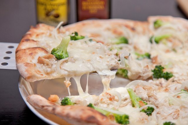 Healthy You: Broccoli White Sauce Pizza